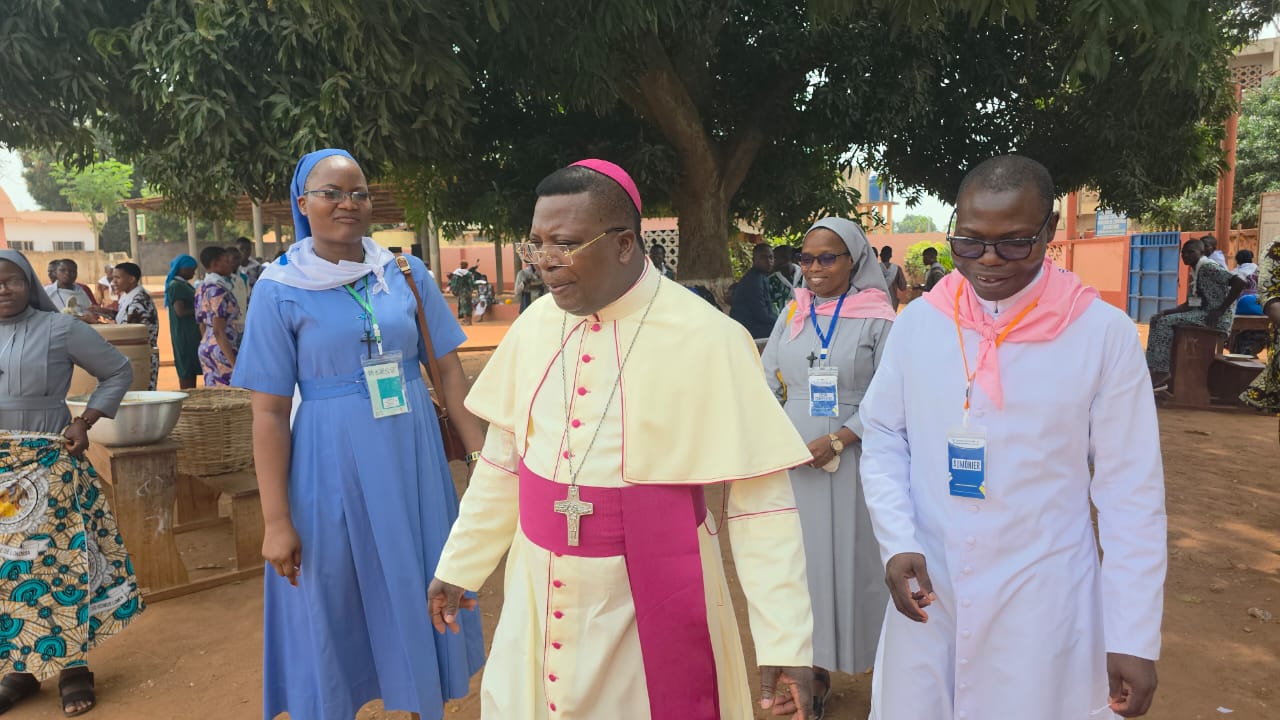 Jubilé d’or de la JCDL : Monseigneur Coffi Roger ANOUMOU lance les 50 ans du Mouvement des Jeunes du Diocèse de Lokossa